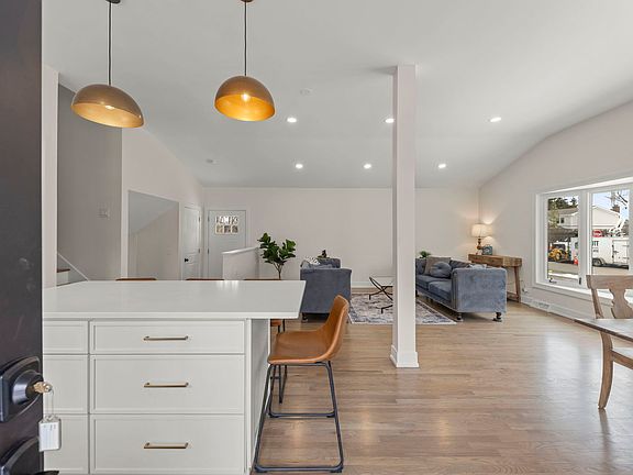 5th image of 778 Barberry Rd