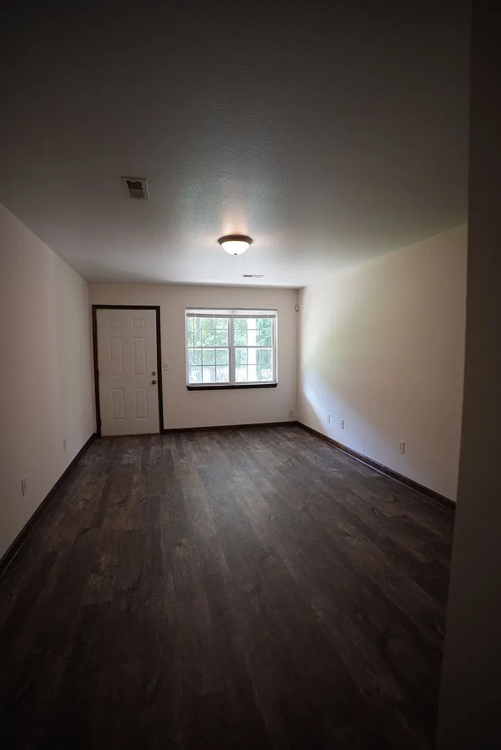 1729 Louise Drive — Photo 4