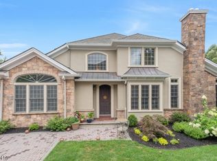 27 Windsor Ln, Ramsey, NJ 07446