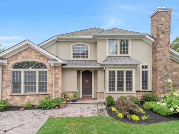 27 Windsor Ln, Ramsey Boro, NJ 07446