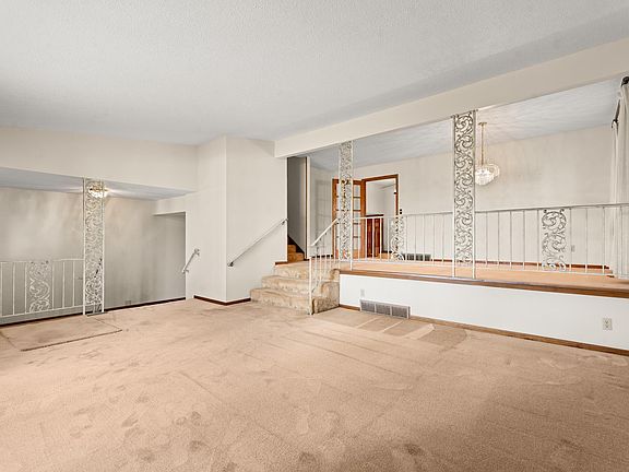 4th image of 1711 E Main St