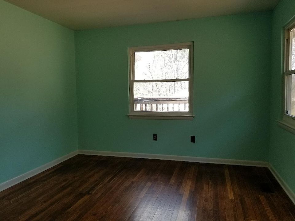 2nd image of 3941 Chickamauga Ave