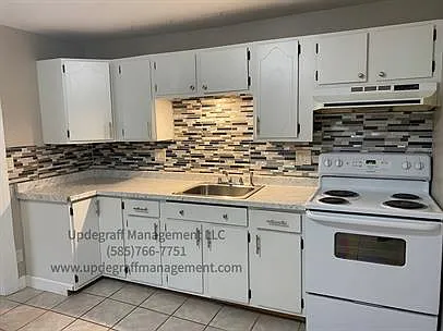 521 Oxford St #3 — Photo 6