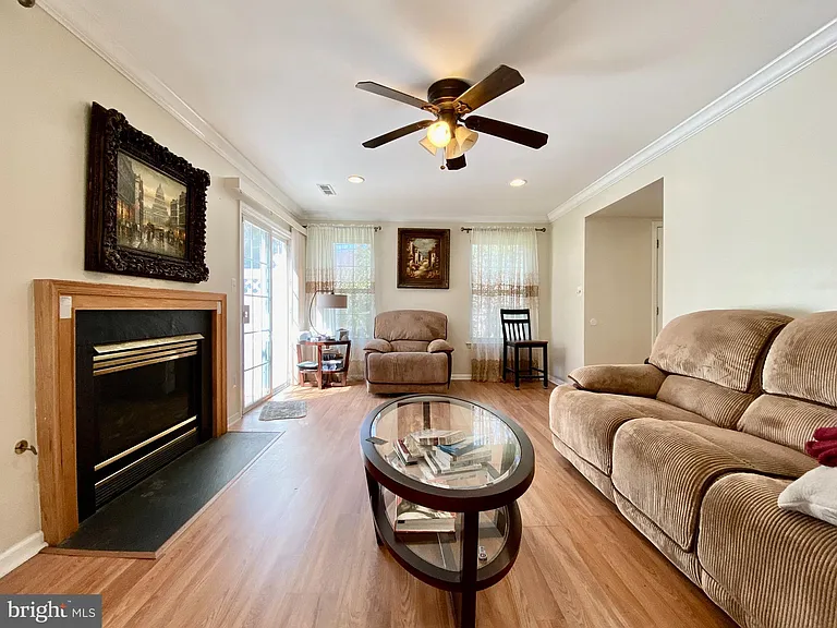 240 William Livingston Ct — Photo 17