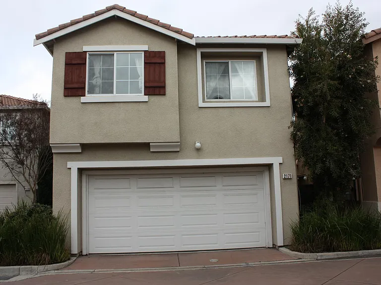 2171 Kingsbury Cir — Photo 1