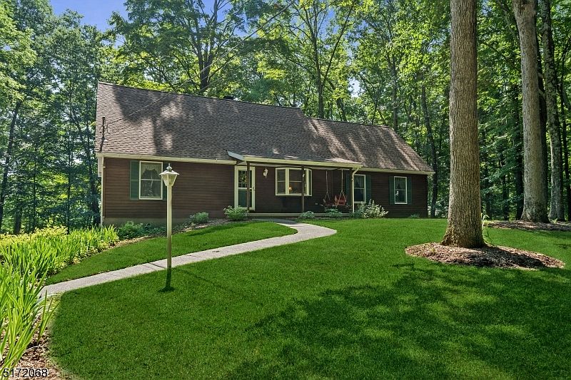 1st image of 10 New Myrtle Dr