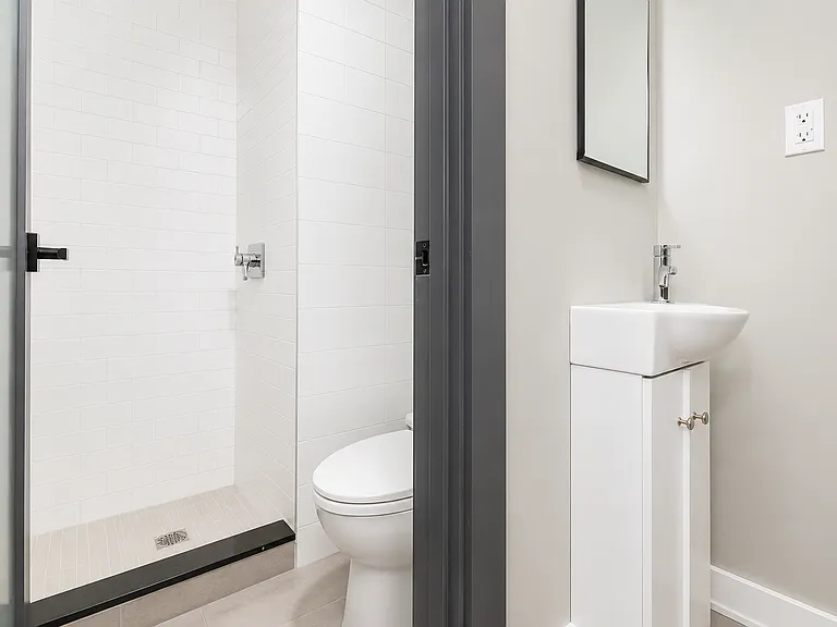 1706 Gates Ave #2L — Photo 7