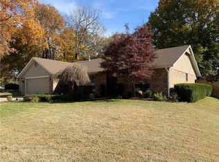 2627 E Golden Oaks Dr, Fayetteville, AR 72703