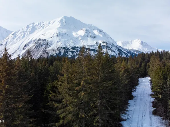 31800 Maxwell Ct, Seward, AK 99664