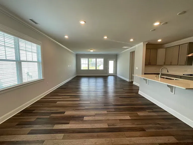 813 Matterhorn Dr — Photo 3