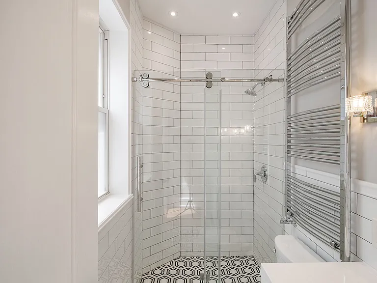 8 R St NW #4 — Photo 6
