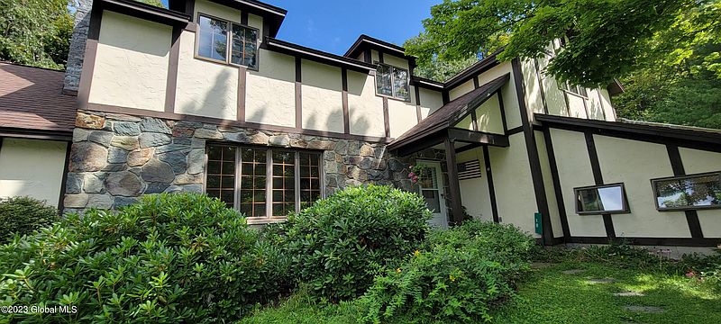 4th image of 18 Tahoe Drive