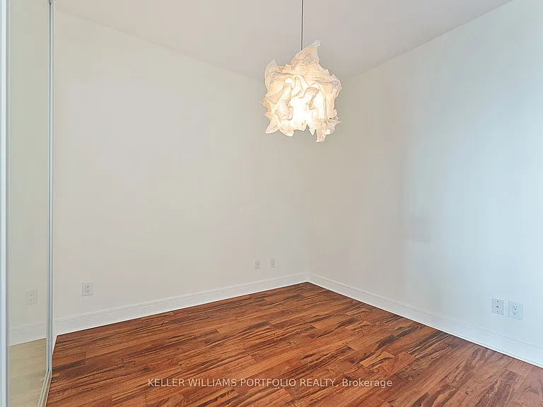 35 Brian Peck Cres #910 — Photo 21