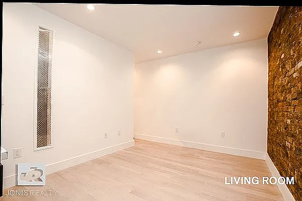 Rented by Jonis Realty | media 4