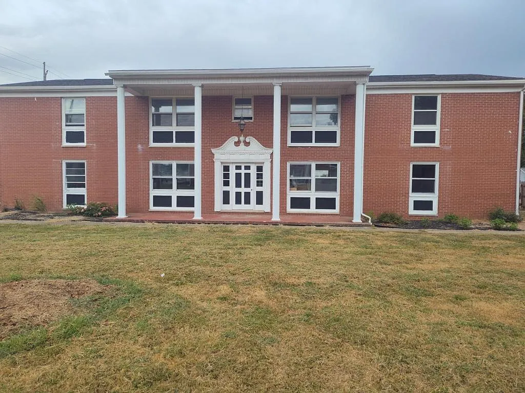 107 N Russell St — Photo 1