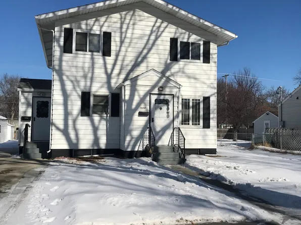 1806 8th Ave N, Grand Forks, ND 58203