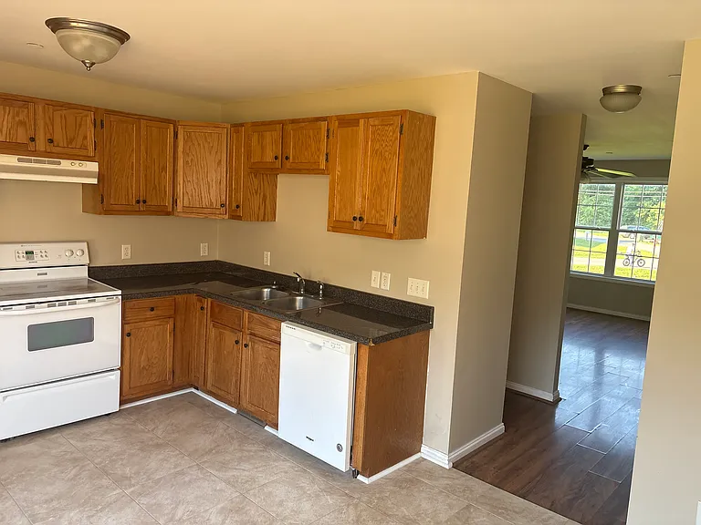 103 Martin Ct #A — Photo 7