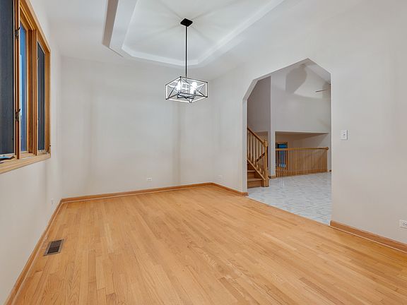 5th image of 7703 Mason Ave