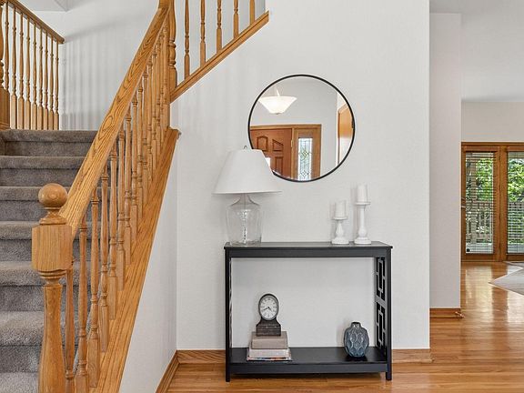 3rd image of 2413 Willow Ln
