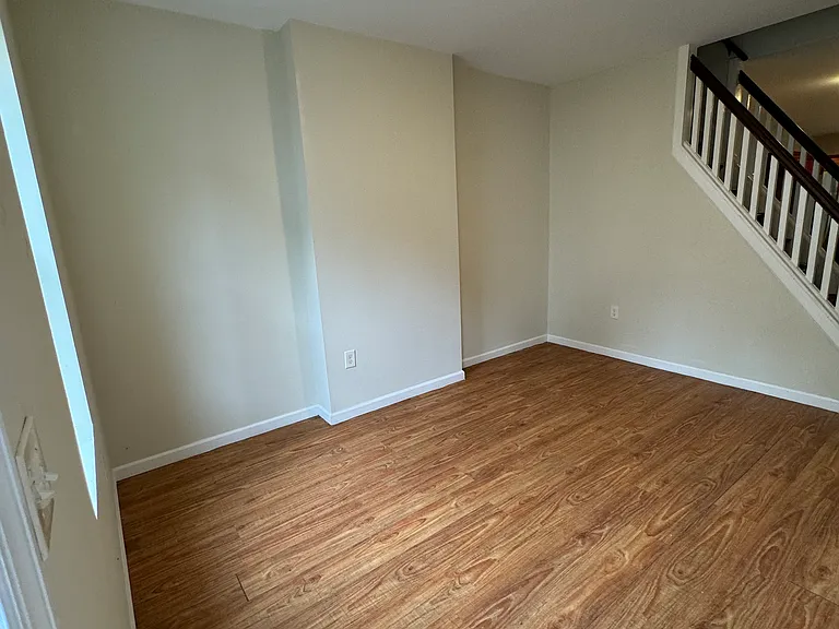 61 Asbury St — Photo 2