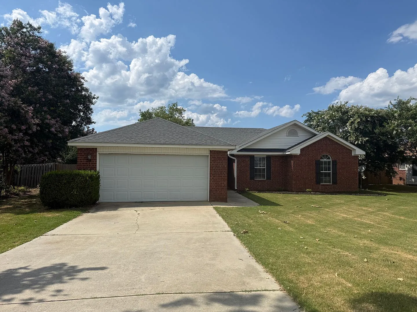 Closest 3bed/2bath to gate 2 available with Fenced in yard. — Photo 1