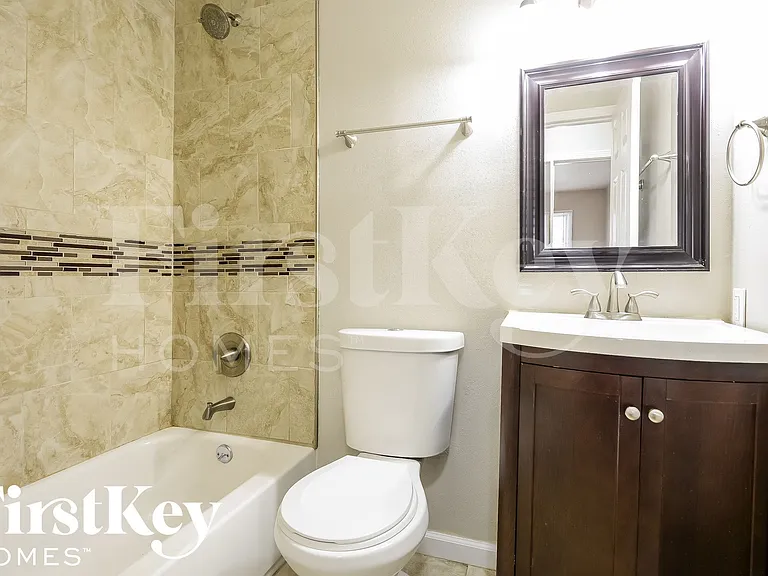 11321 Amboy Ln — Photo 12