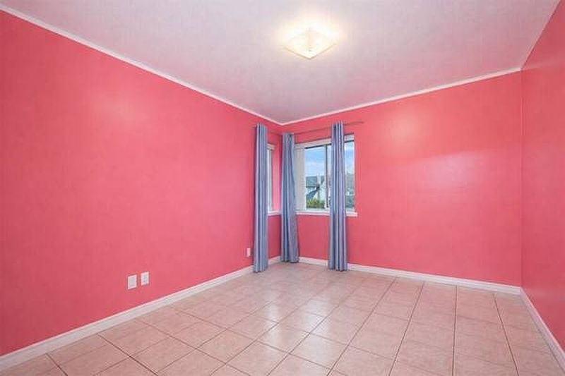Surrey House for rent - 3 Bedrooms — photo 19
