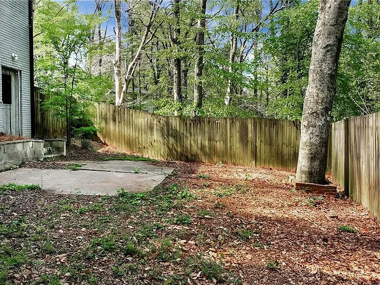 2424 Melinda Ct — Photo 37