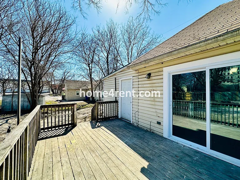 220 N Walnut St — Photo 28