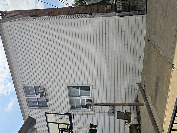 4th image of 1614 N 44th Ave
