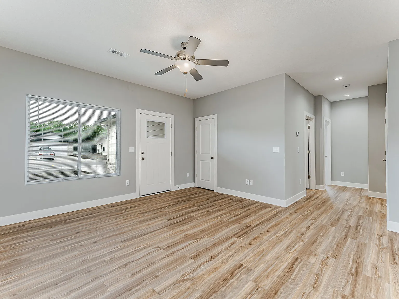 417 Southeast 14th Court - B — Photo 3