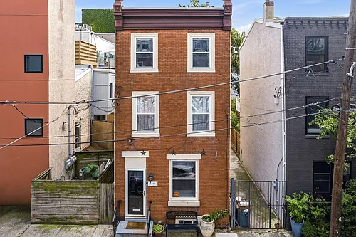 208 W Wildey St Photo 1