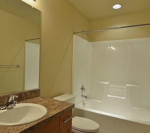 4th image of 3600 NE 81st Cir