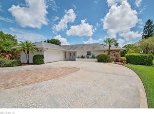 325 Country Club Dr, Naples, FL 34110