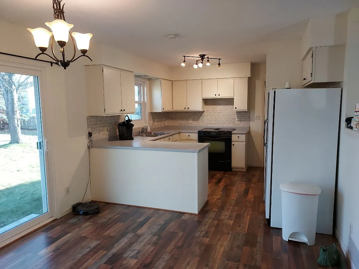 Building Photo - 206 Acorn Ln