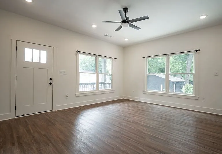 382 N Chase St — Photo 9