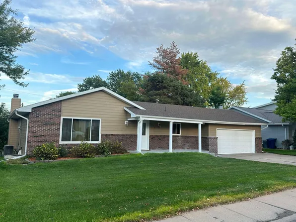 3807 13th Ave, Kearney, NE 68845