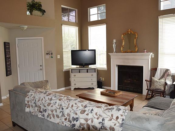 4th image of 18111 Beaverdell Dr