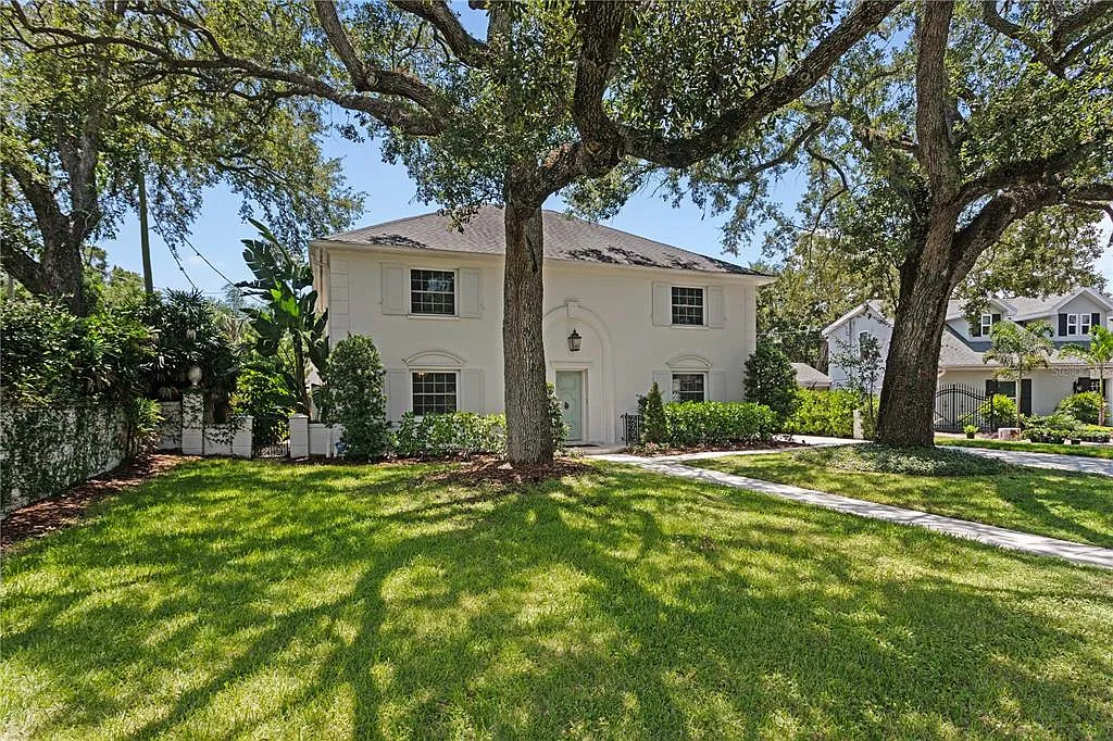 4 bed, 2.5 bath, 2772 sqft, $8,000 — Photo 2
