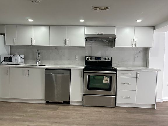 2nd image of 240 Parkview Hill Cres #2