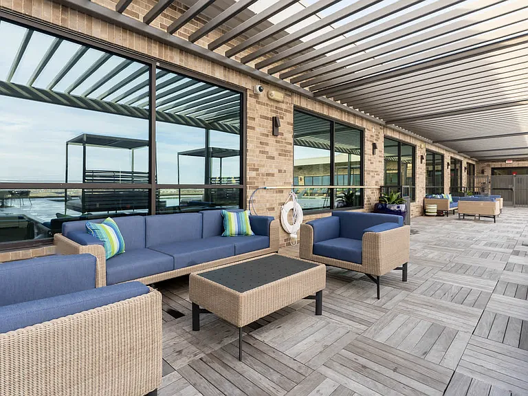 Poolside Lounge
