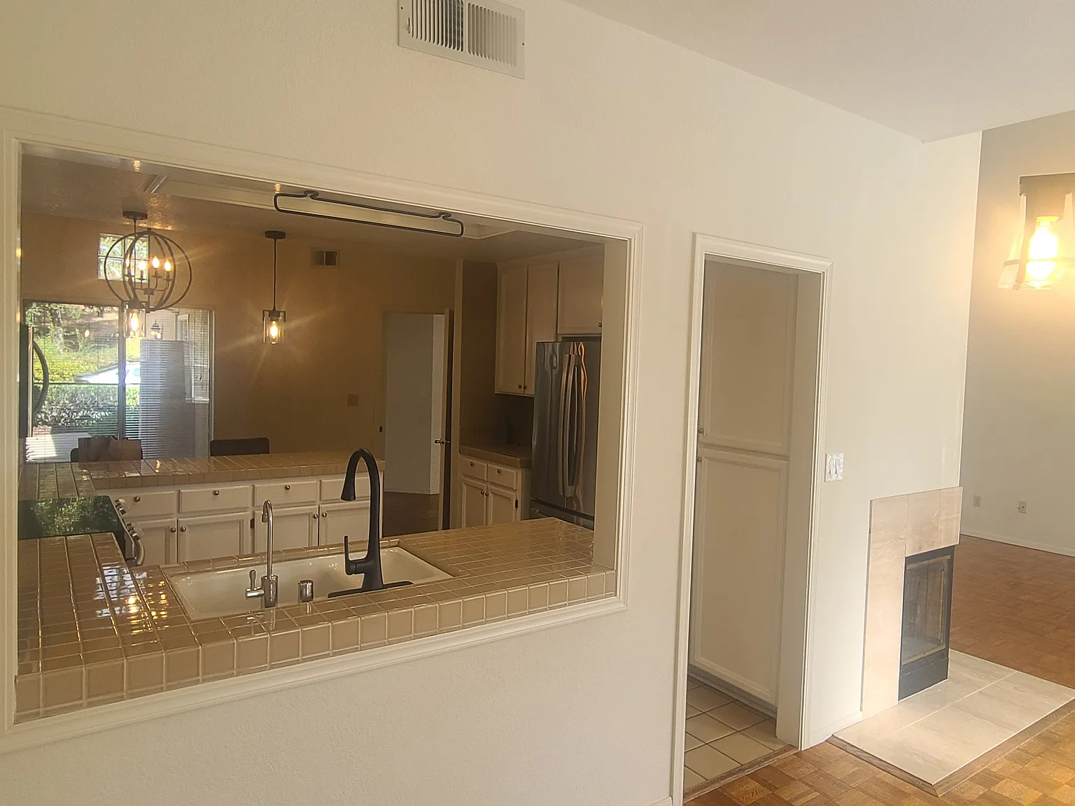 2 bed, 2.5 bath, 1793 sqft, $3,950 — Photo 4