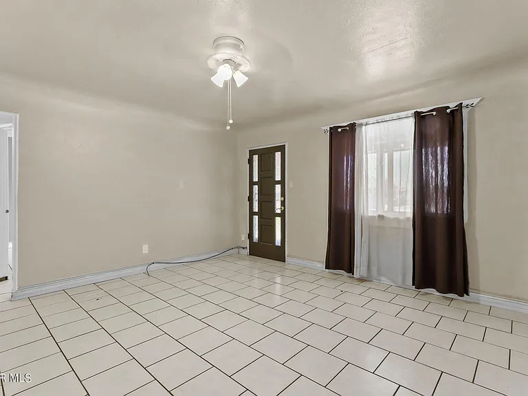 7707 Parral Dr — Photo 2