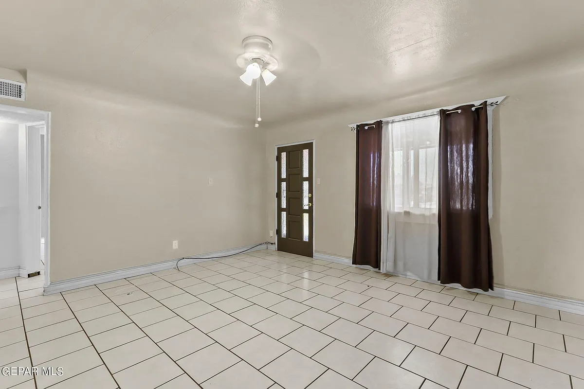 Building Photo - 7707 Parral Dr