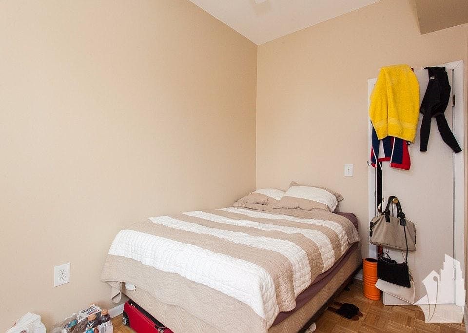 1st image of 1354 N Western Avenue # Fl 3rd