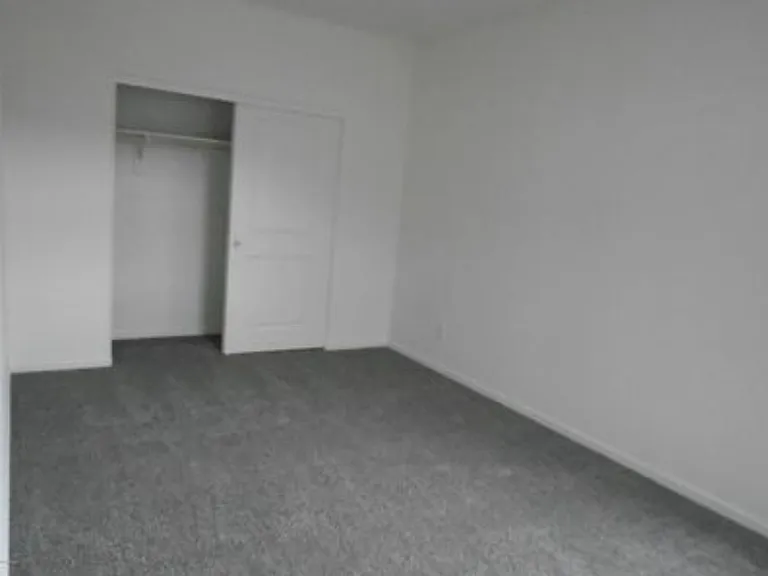 1824 W Pollack St — Photo 16