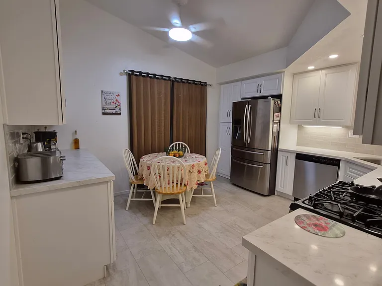 eat in kitchen