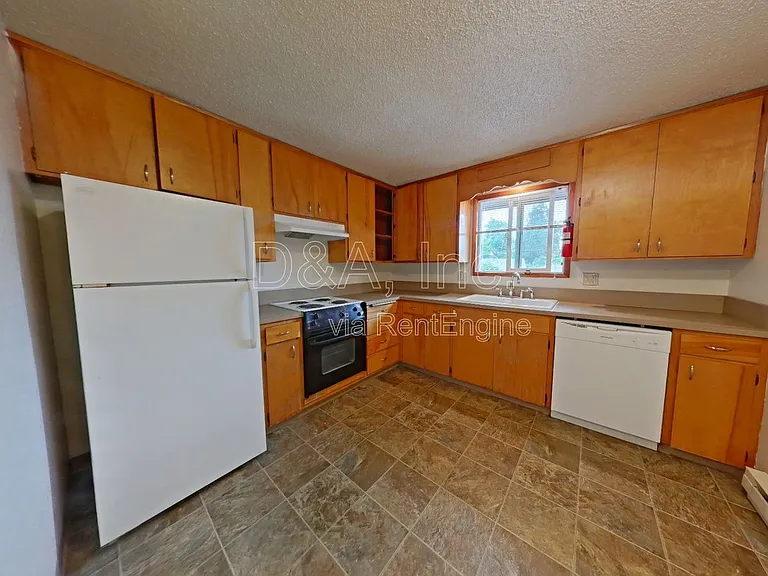 605 NW Kings Blvd #4 — Photo 3