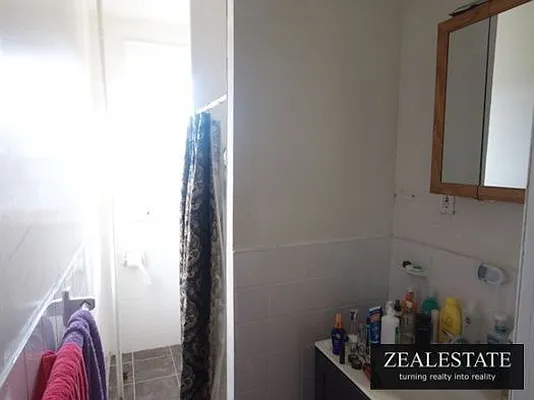 Rented by ZealEstate Group Inc | media 16