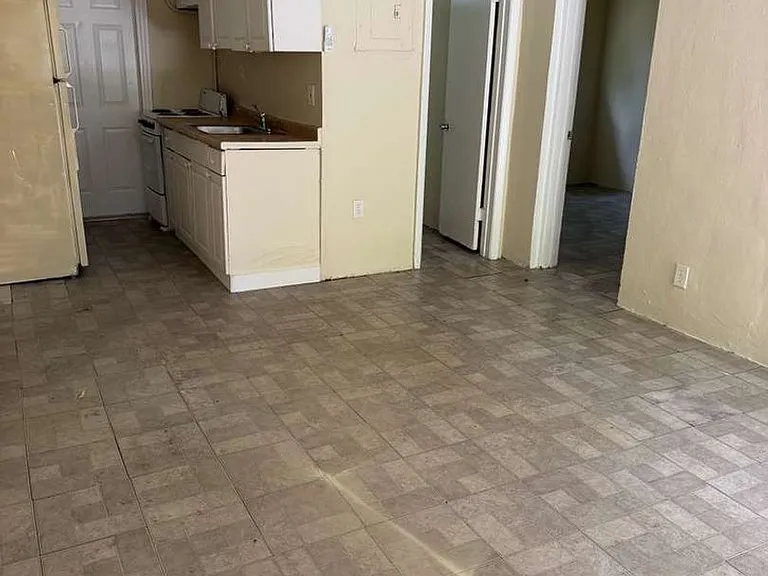 529 NW 8th Ave — Photo 2